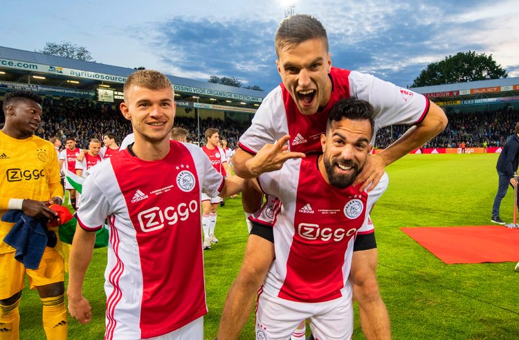 球场上的表 球场上的表