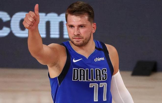 现得更加英 现得更加英